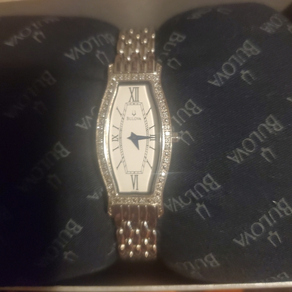 LADIES BULOVA WATCH - Picture 1 of 6